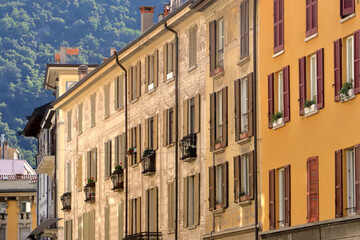 palazzi colorati a como italia, colorful buildings in como italy