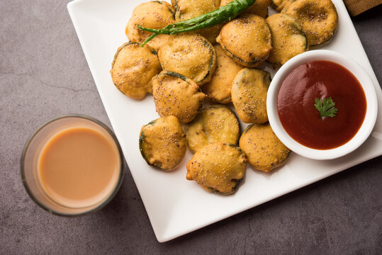 Sponge gourd fritters or gilki bhaji or bajji&nbsp;or&nbsp;pakora is an Indian snack item, served with tomato ketchup, selective focus