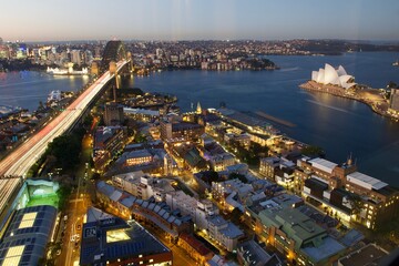 Naklejka premium night view harbor bridge and Opera House in Sydney, Australia 