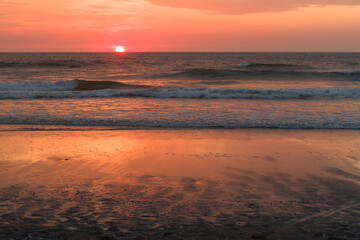 Fototapeta na wymiar sunset on the sea