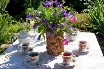 Breakfast in the garden