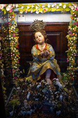 Statue d’enfant dans l’église du Convento de Santa Catalina de Zafra à Grenade