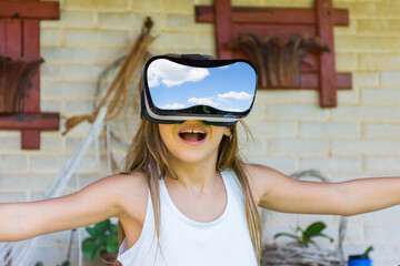 Child glimpsed with virtual reality glasses travels with technology