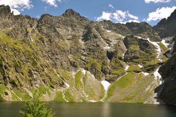 Szczyt i szlak na Rysy. Rysy szczyt górski w Tatrach. Tatrzański Park Narodowy w Polsce 