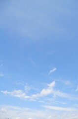 爽やかな青空と白い雲