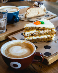 Tarta de zanahoria con café
