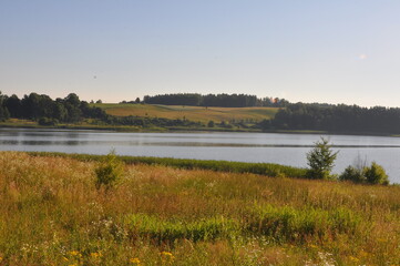 Polska - Mazury - Warmia. Krajobraz z jeziorem.