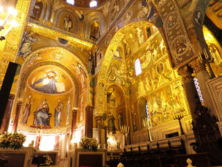Fototapeta na wymiar The Palatine Chapel in Palermo, ITALY. Which is the royal chapel of the Norman kings of Sicily, situated in the Palazzo Reale