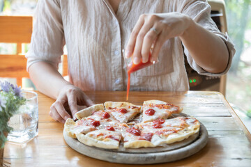 Obraz na płótnie Canvas Fragrant pizza. On dark background.