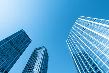 Obraz na płótnie Canvas Looking Up Blue Modern Office Building