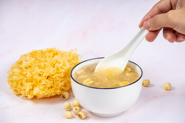 Lotus seed and lily tremella syrup