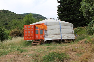 Fototapeta na wymiar cabane en camping 