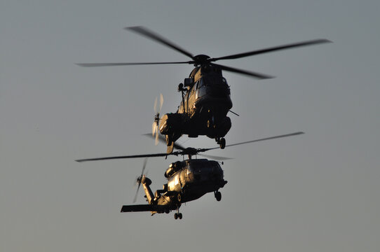 HELIC&Oacute;PTEROS ATERRIZANDO EN FORMACI&Oacute;N