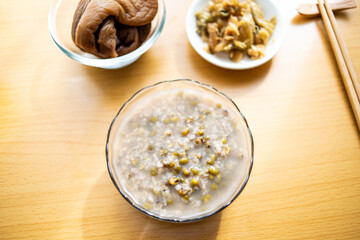 Breakfast mung bean porridge with preserved Chaoshan pickles