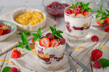 Granola yogurt fruits