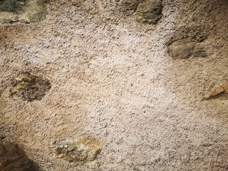 Mauer verputzt mit Narursteinen