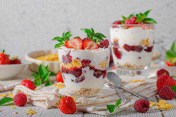 Granola yogurt fruits