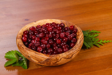 Cranberry in the wooden bowl