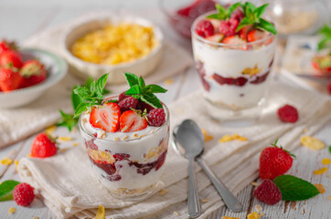 Granola yogurt fruits