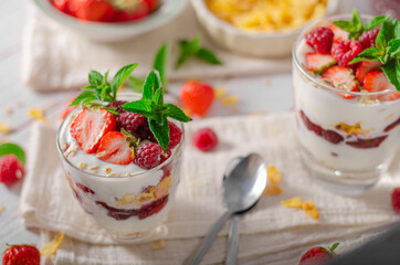 Granola yogurt fruits