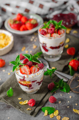 Granola yogurt fruits