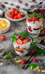 Granola yogurt fruits