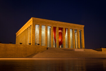 Fototapeta premium Mustafa Kemal Ataturk`s (founder and first President of Turkish Republic) Mausoleum, Anitkabir, with Turkish flag in Ankara, Turkey, by night.