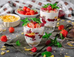 Granola yogurt fruits