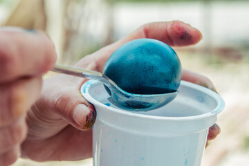 Coloring eggs