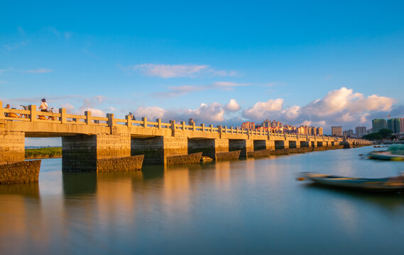 Quanzhou City, China has a thousand year history of stone bridge: Luoyang Bridge.
