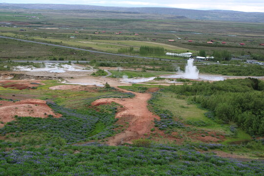 Geothermalgebiet am gro&szlig;en Geysir und Strokkur in S&uuml;disland