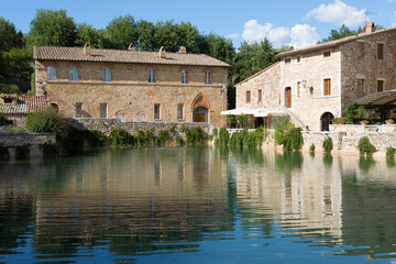 Fototapeta premium Old thermal baths in the medieval village Bagno Vignoni, Tuscany, Italy