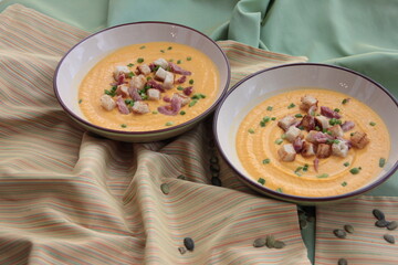 ream pumpkin soup with meat