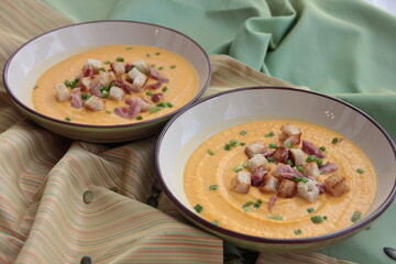 ream pumpkin soup with meat