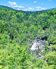 Fototapeta na wymiar Waterfall in the moutans
