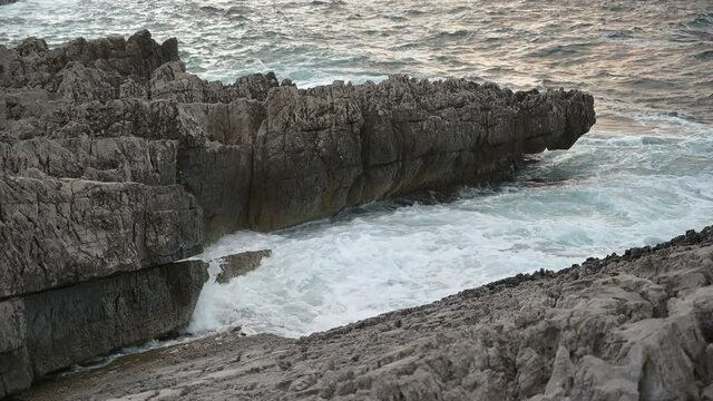 MARE MOSSO, scogliera, onde del mare
