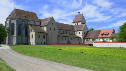 Fototapeta na wymiar Kloster Reichenau auf der Insel Reichenau am Bodensee