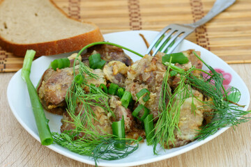 Toasted chicken liver garnished with green dill and onion
