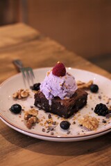 Brownie con frutos rojos