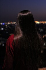 Cabello liso con vistas nocturanas