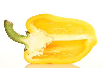 Obraz na płótnie Canvas Sweet bell pepper, close-up, isolated on white.