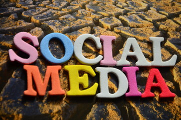 slowo social media © czany