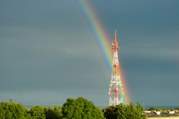 Wieża, tęcza, niebo  © Rafal