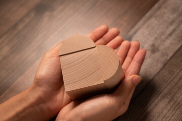 手の中の積み木のハート