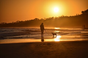 Fototapeta na wymiar sol atardecer amanecer playa uruguay bruma paisaje