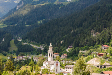 Tiefencastel, Bergdorf, Dorf, Julierpass, Bergstrasse, Kirche, Albulatal, Passstrasse, Alpen, Oberengadin, Wanderweg, Bergbauer, Sommer, Graubünden, Schweiz