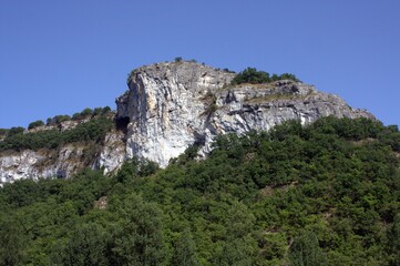 Fototapeta na wymiar paysage du lot , causses en Occitanie ,et ses falaises