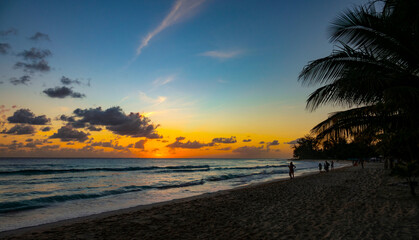 Fototapeta premium COPY SPACE: Breathtaking tropical island beach on a sunny summer evening.