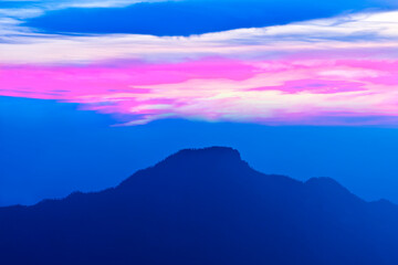 Obraz premium spain, canary islands, la palma : pico de la cruz at twilight