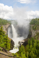 Fototapeta na wymiar Wells Gray Provincial Park waterfall